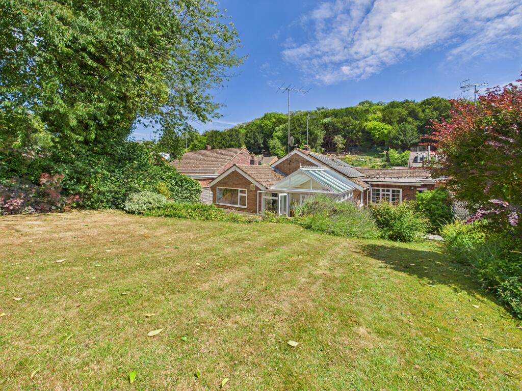 CAM01354G0-PR0550-STILL020