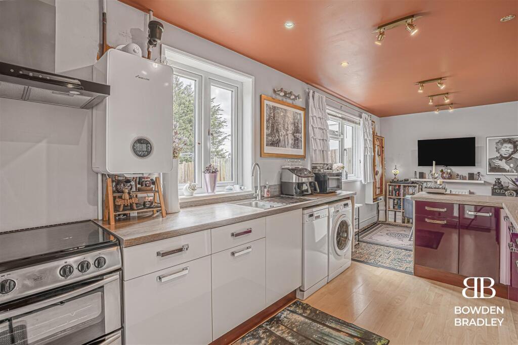 Kitchen/Dining Area