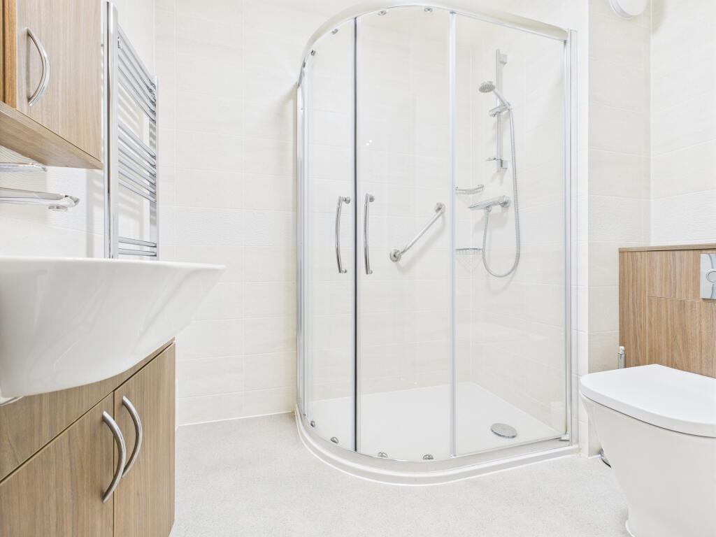 CAM01354G0-PR0561-STILL001