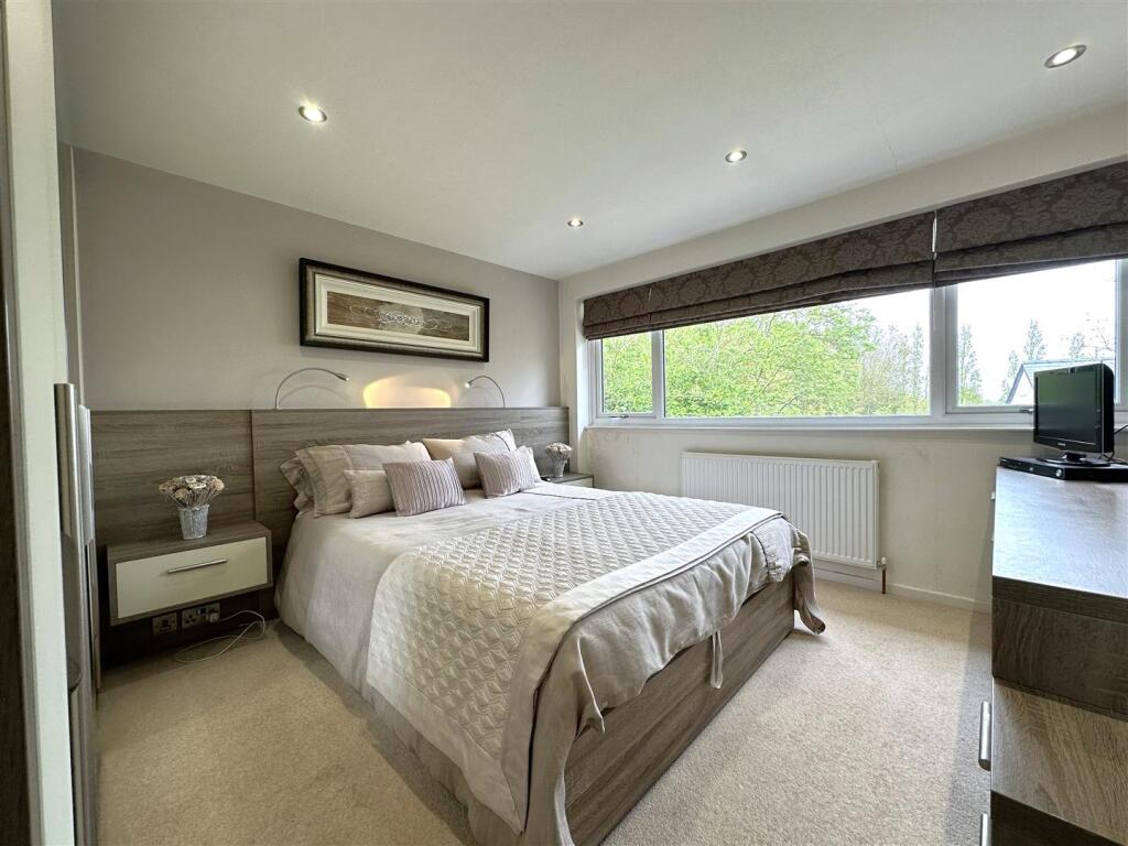 Master Bedroom 962