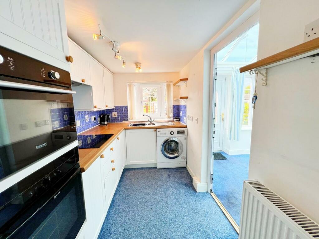 Kitchen pic 1.jpg