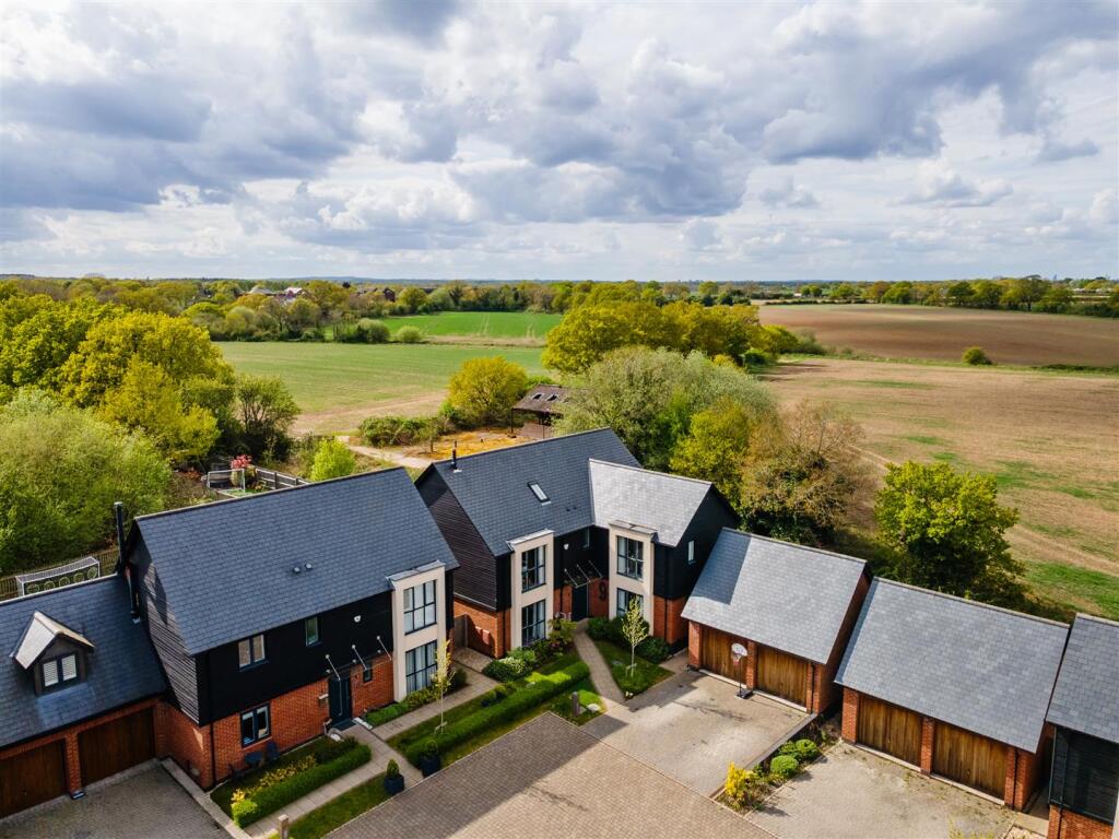 9 Aylesbury Court_2.jpg