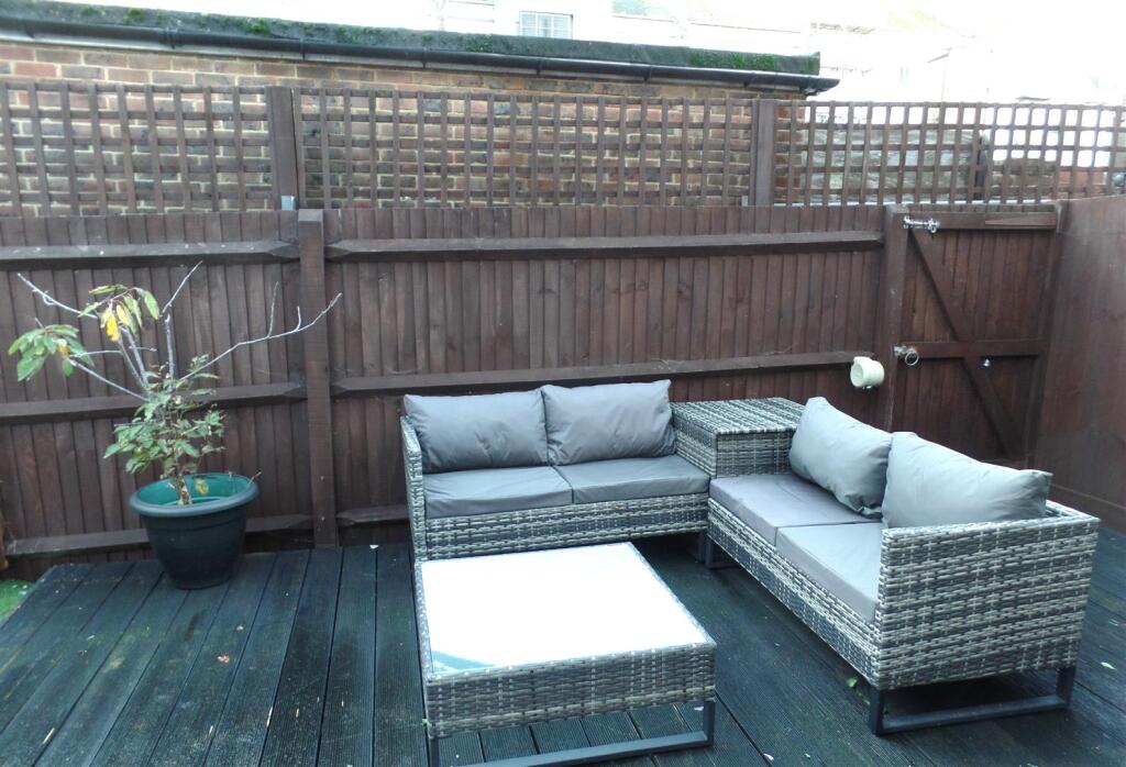 seating area in garden.JPG