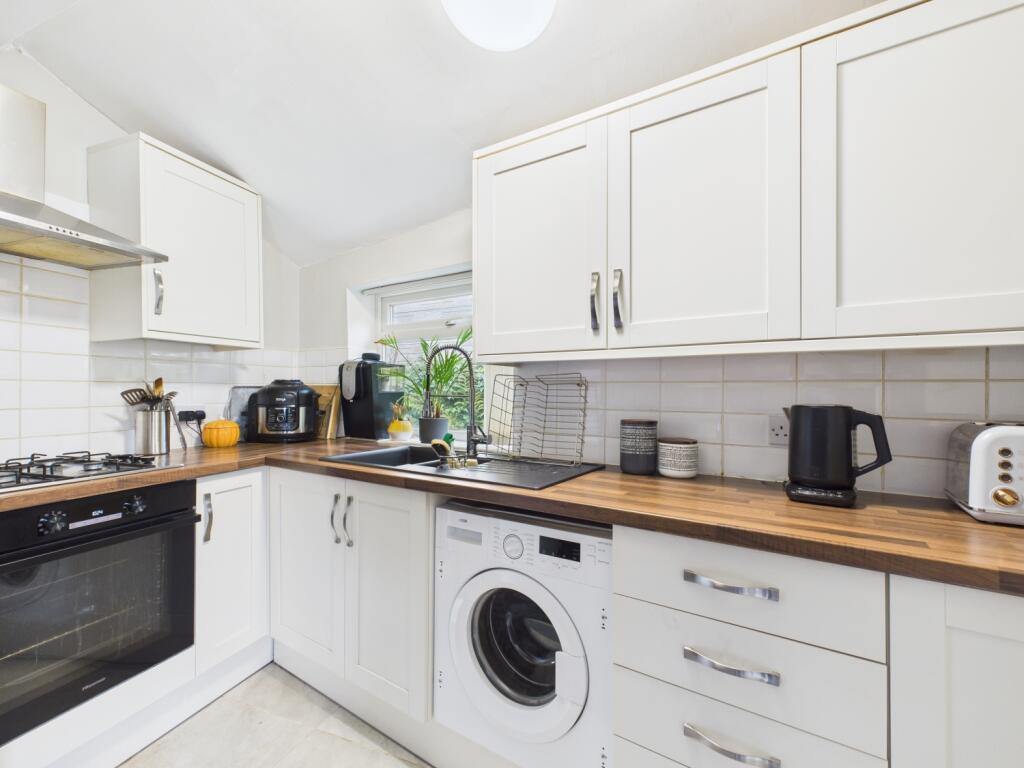 CAM03729G0-PR0137-STILL008