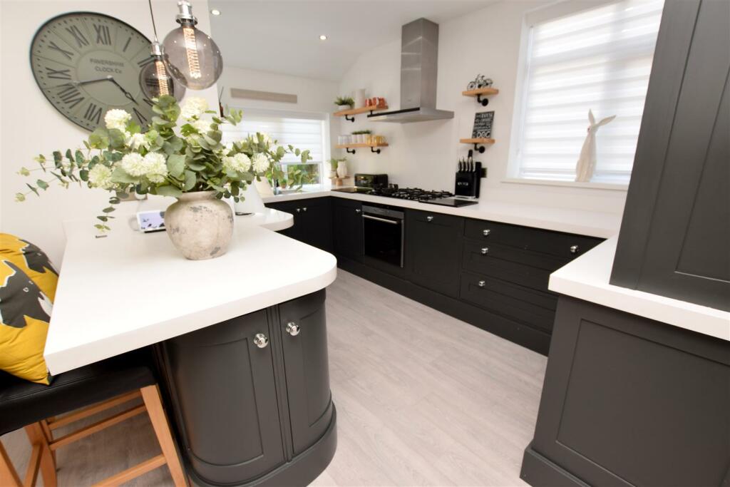 LIVING KITCHEN DINER