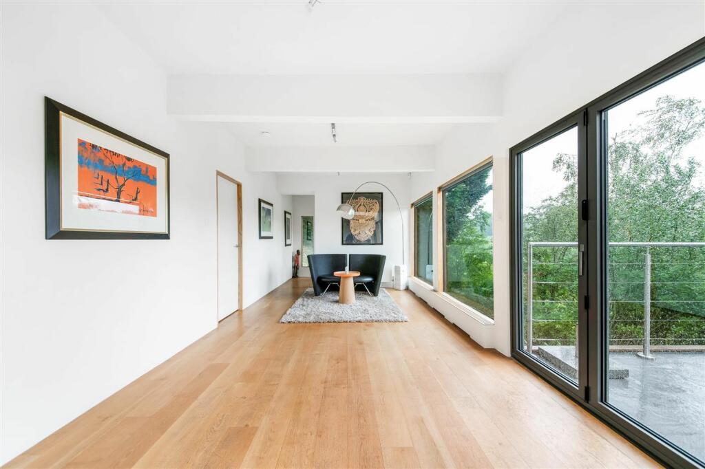FIRST FLOOR LANDING AND LIVING AREA