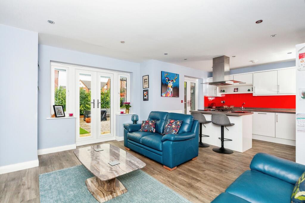 Lounge / Kitchen