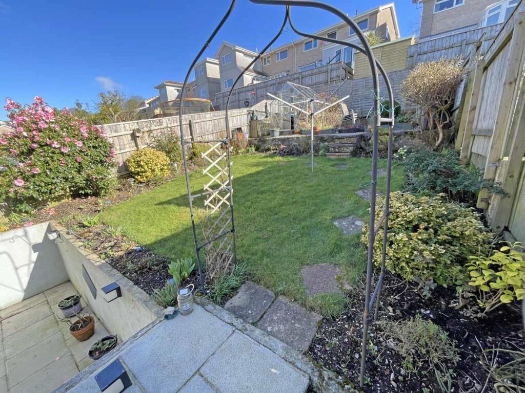 Holly Park Drive 46 Garden 3.jpg