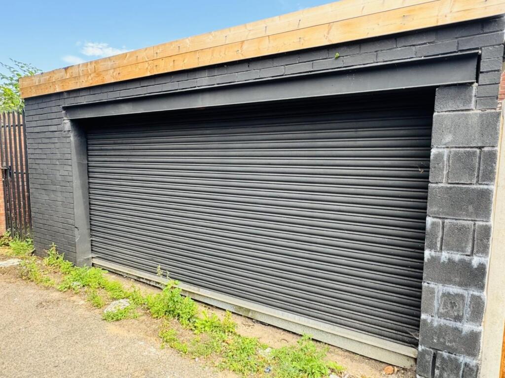 GARAGE 1.jpg