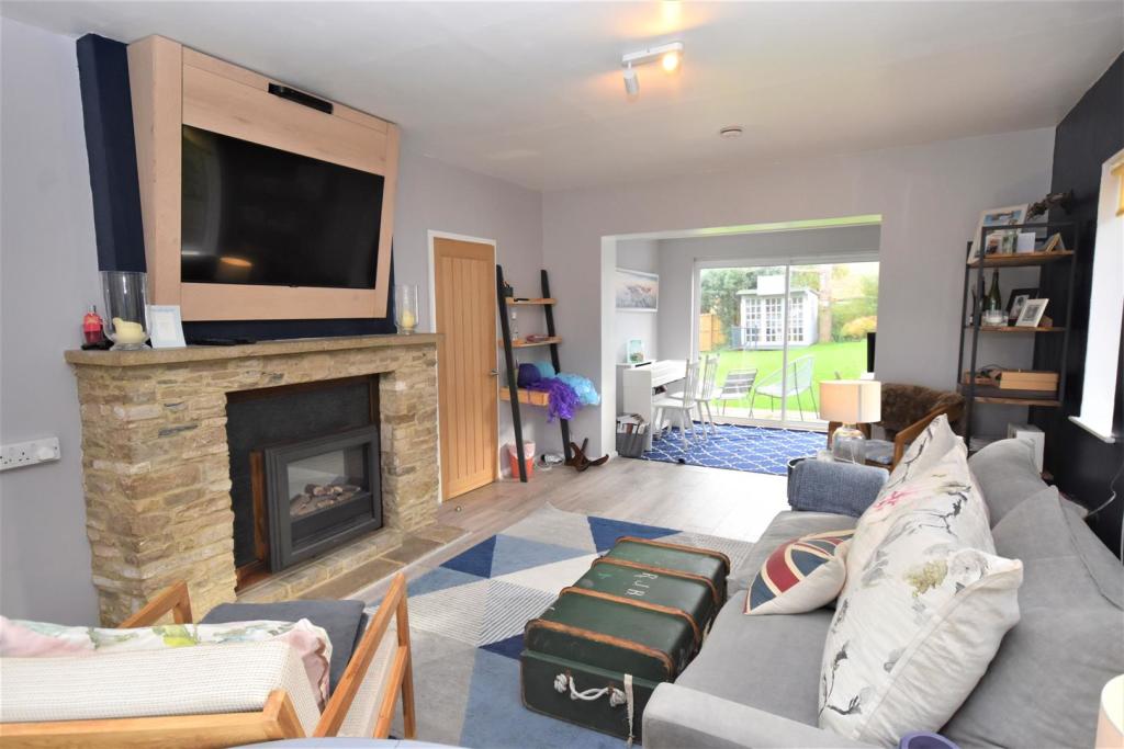 Sitting Room..JPG