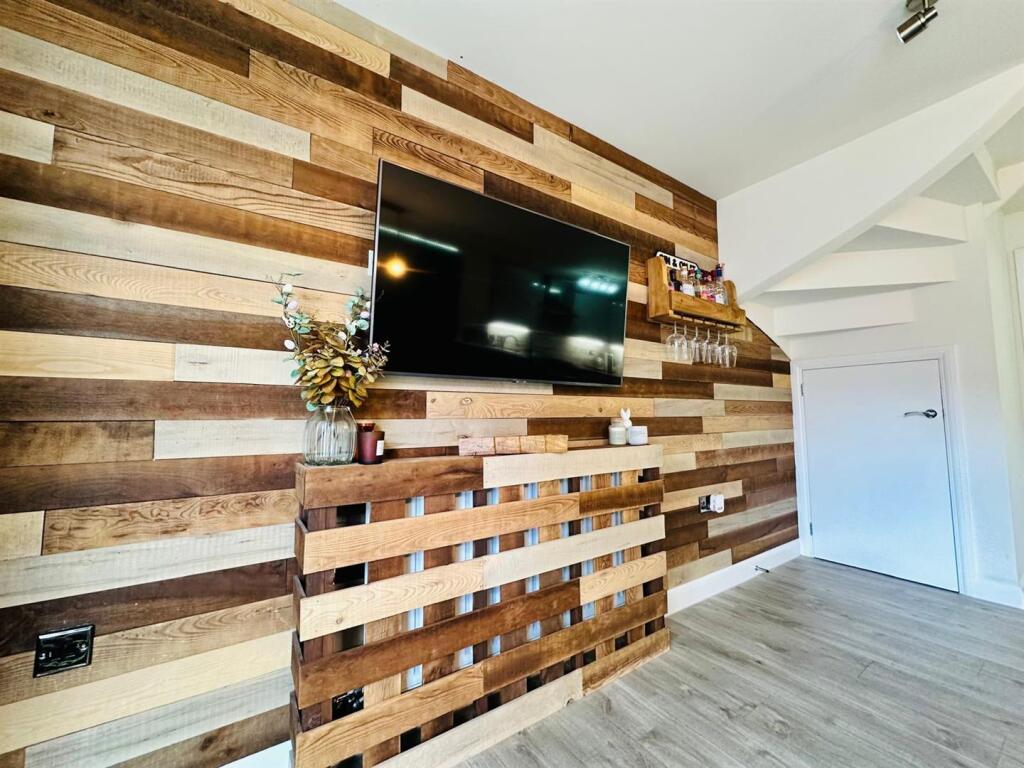 Feature Wall in Dining Area