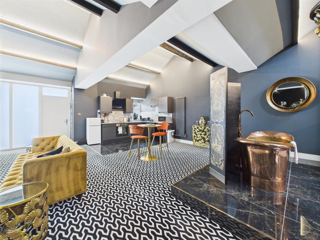 Open Plan/Lounge/Kitchen/Dining/Bedroom