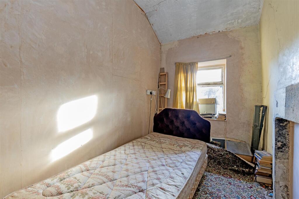 Bedroom 3-1.jpg