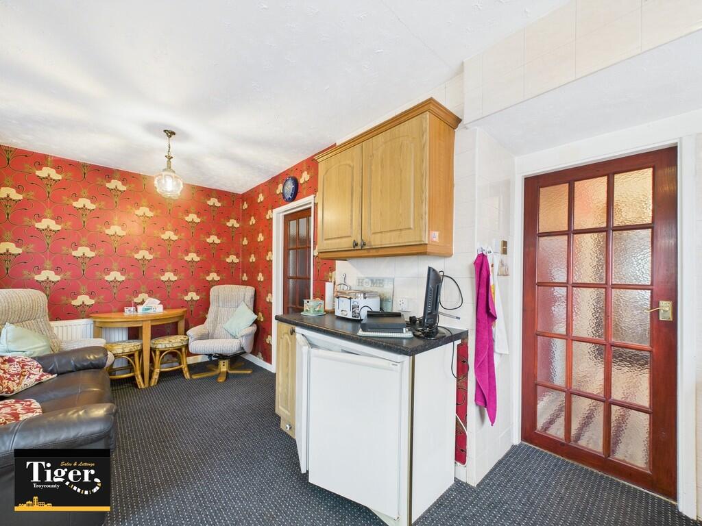 CAM02176G0-PR0516...