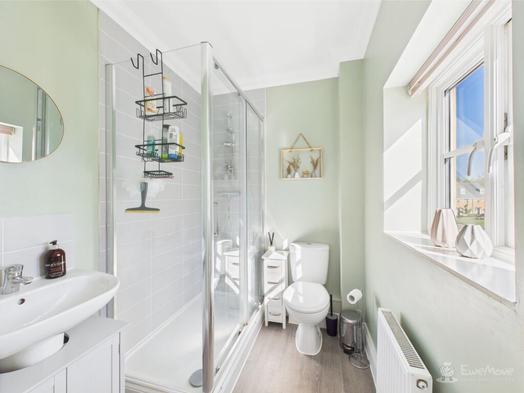 Ensuite- Mark Stephens EweMove Newmarket and Soham