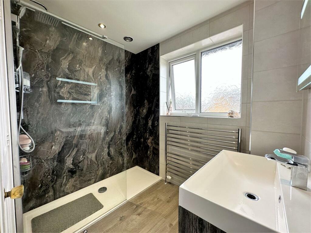 Stylish Modern Shower Room 408