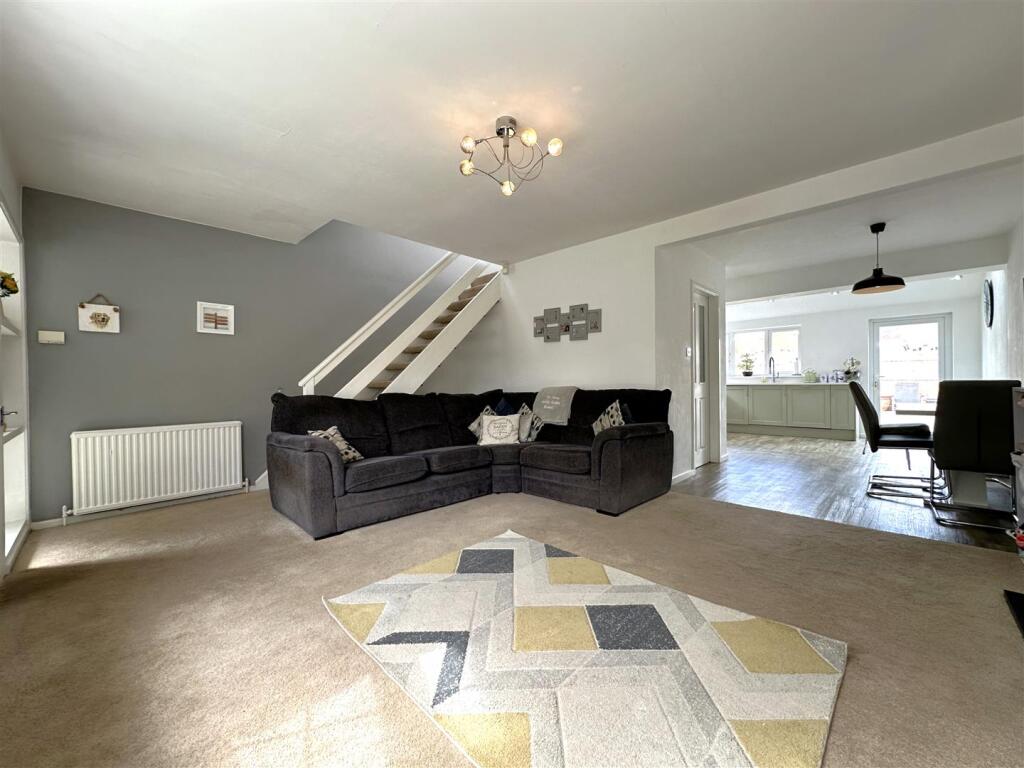 Open-Plan Living Space 649