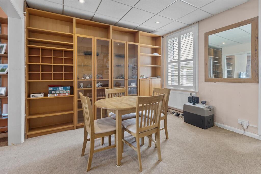 dining room #2.jpg