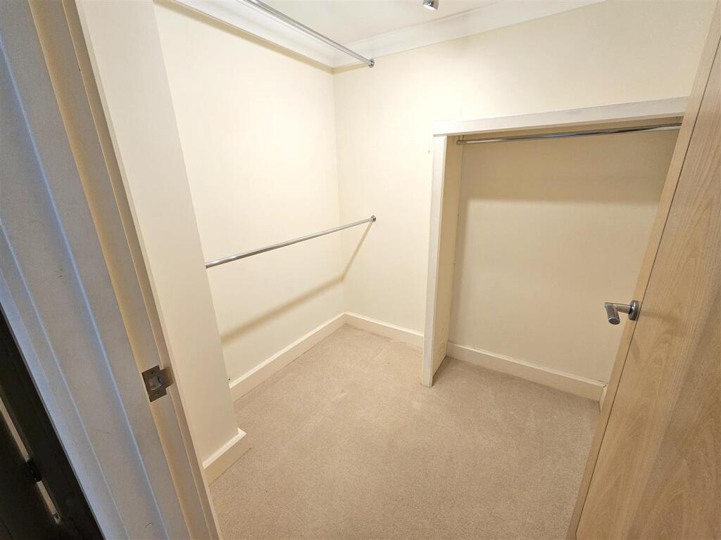 Walk in Wardrobe.jpg