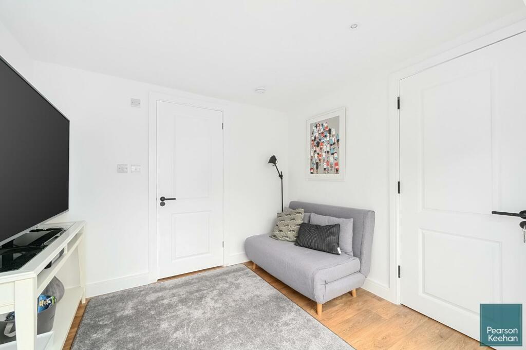 93 Applesham Ave, BN3 (26).jpg