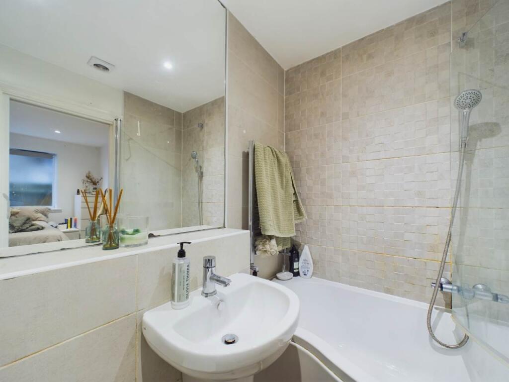 4 parkers bathroom 2