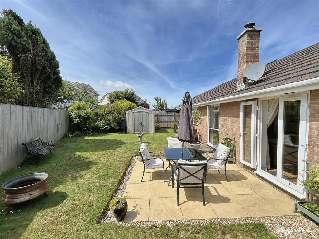 Rear garden 2.jpg