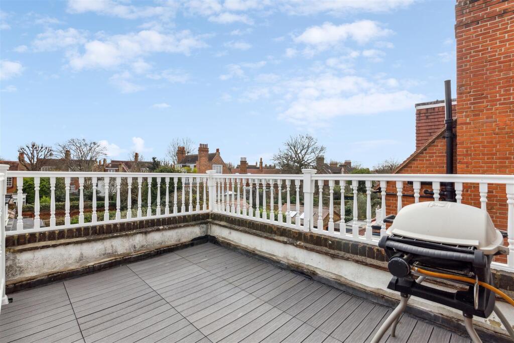 The Avenue, W4 - FOR SALE