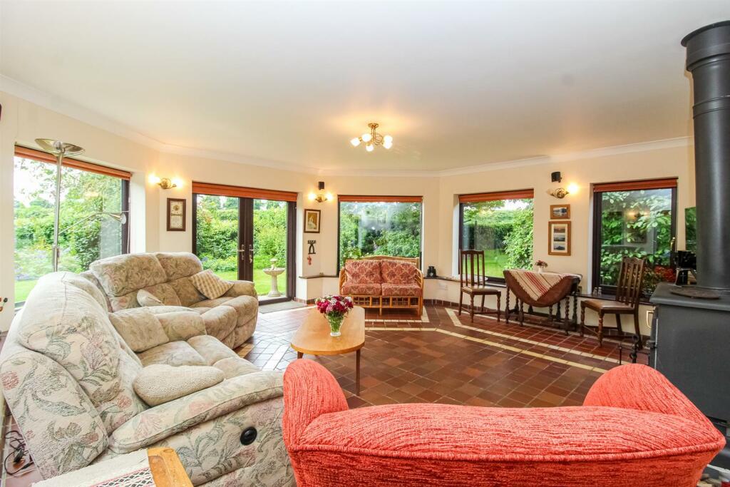 GARDEN ROOM
