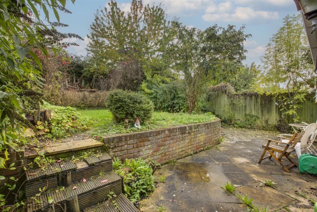 41 Hillview Road, HP13 6XY-3.jpg