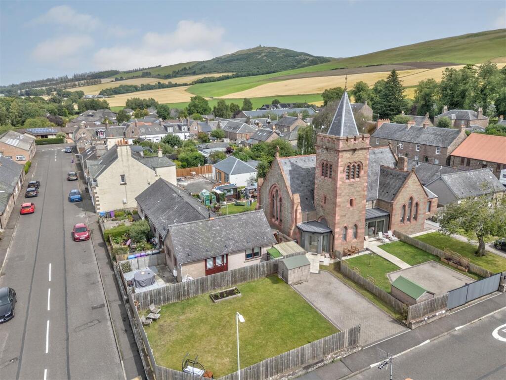 3C Castle Street Newtyle-21.JPG
