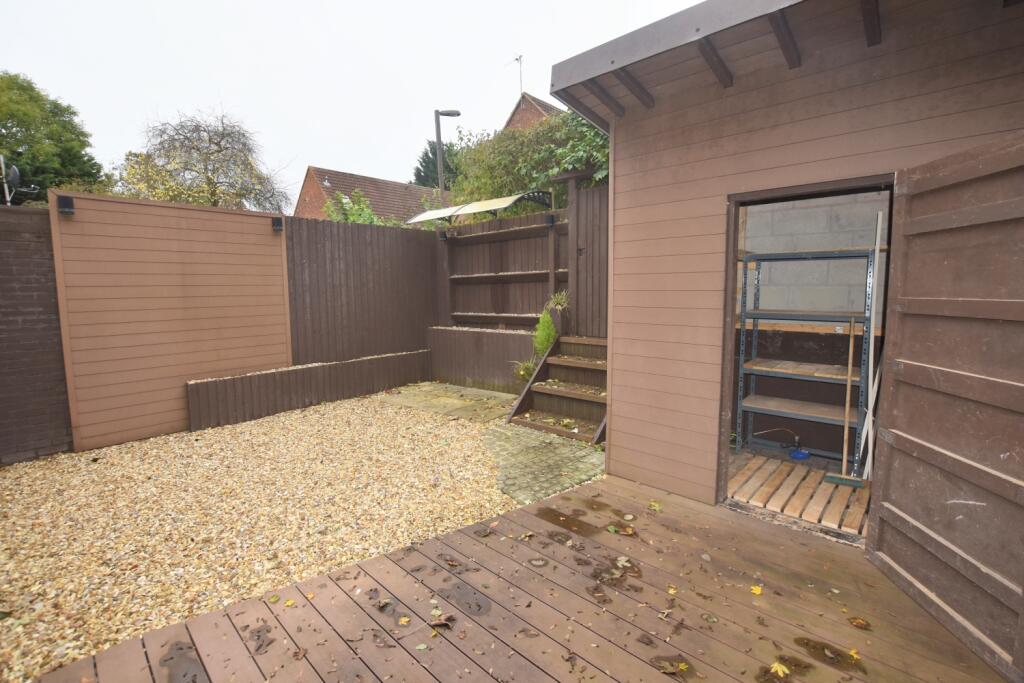 85 Arncliffe Drive garden