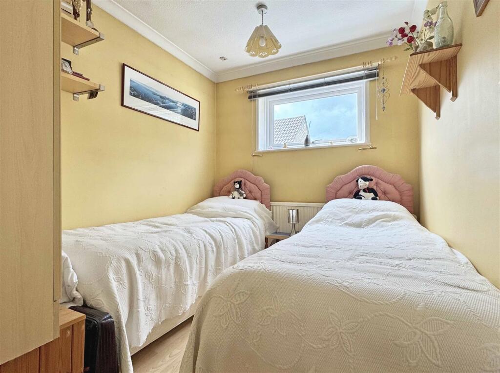 Bedroom 4.jpg