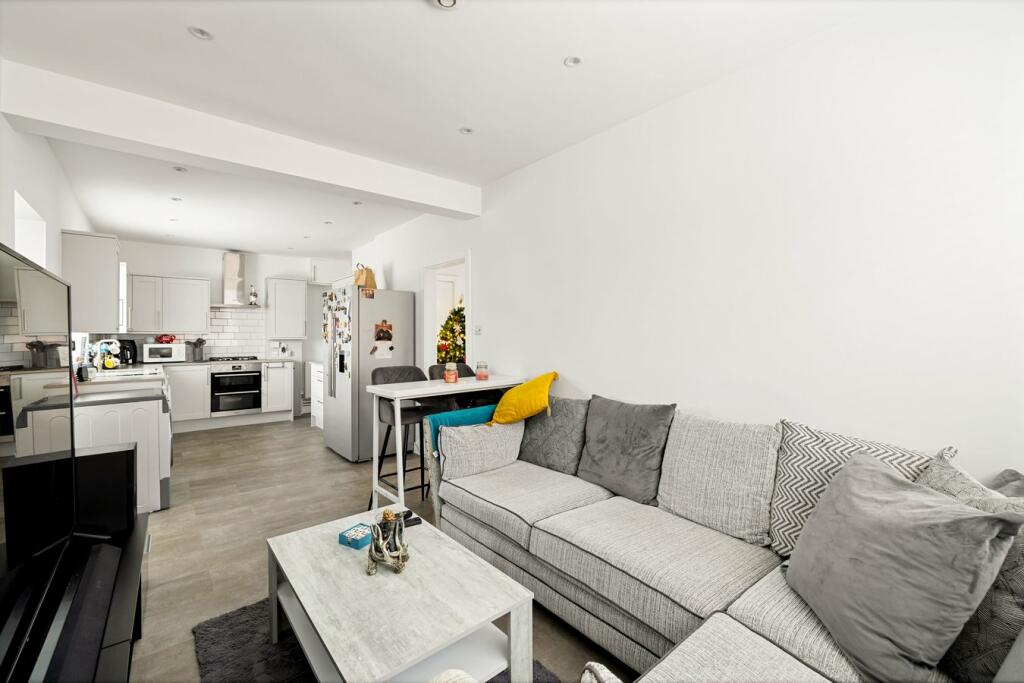 Lounge/Kitchen