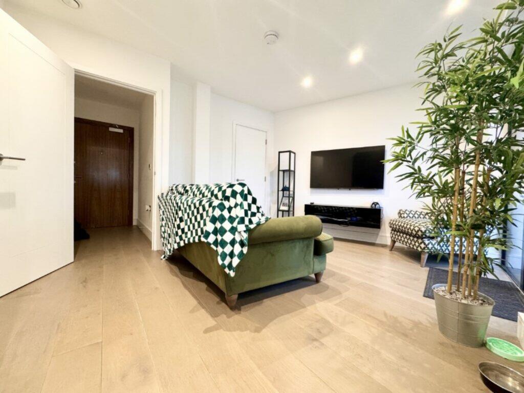 Fox Lane, Palmer Green, N13