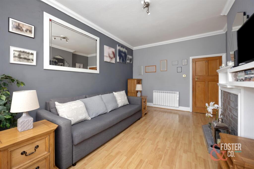 Montefiore Road, 32-010.jpg