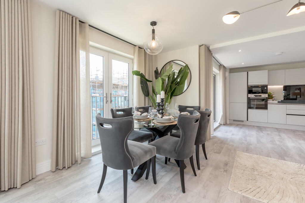 69758_Queenswater...