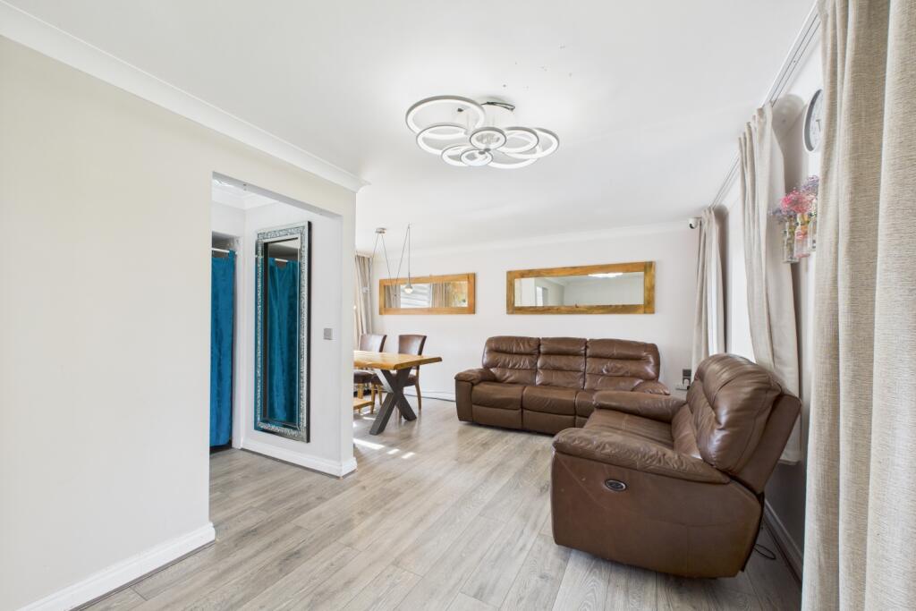 EweMove Spalding - Chamomile Way - Living Room