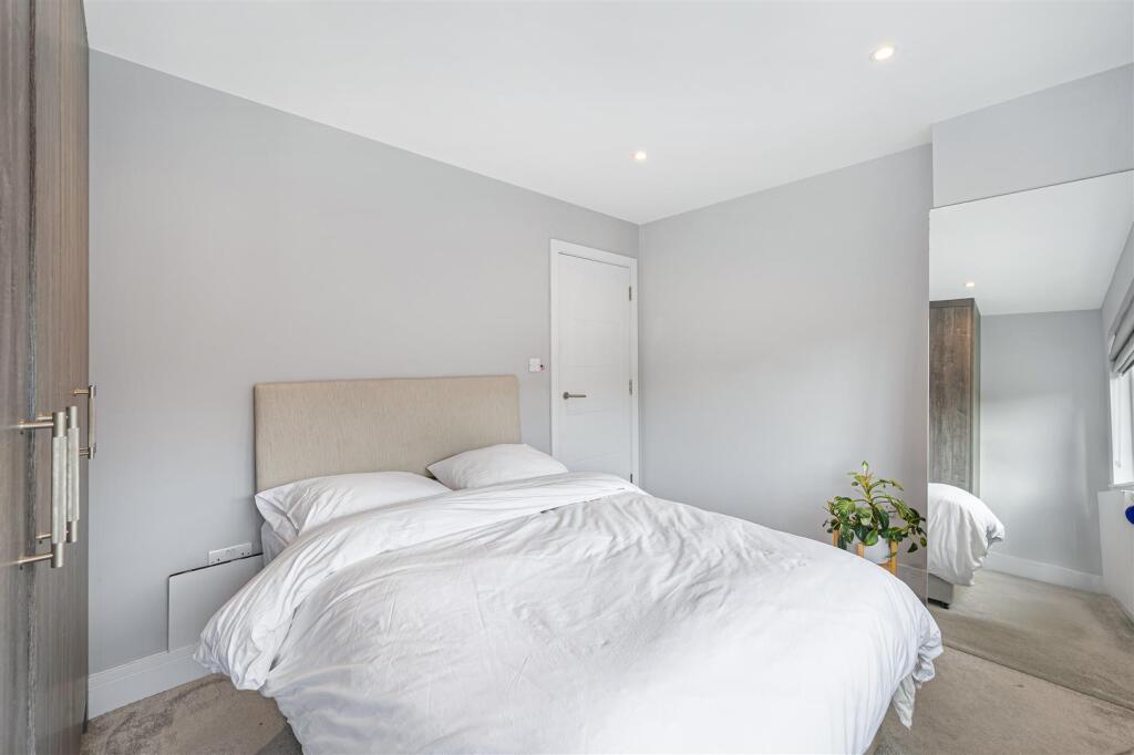 Flat 3, 42 Ellesmere.8.jpg