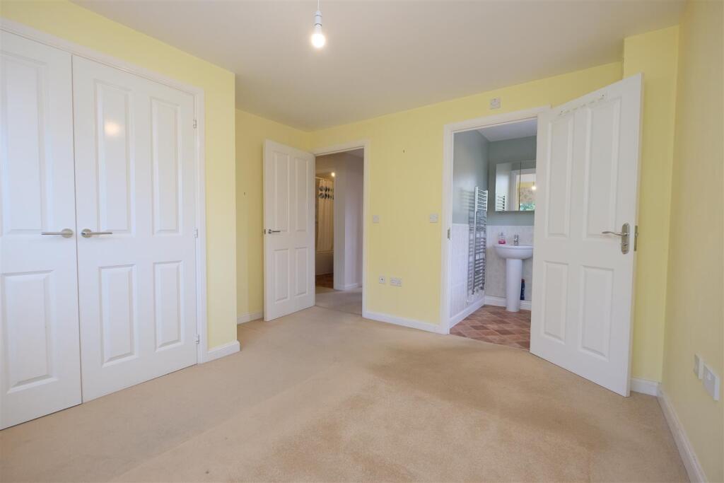 12 Valerian Close, Shirehampton, Bristol BS11 9UE 