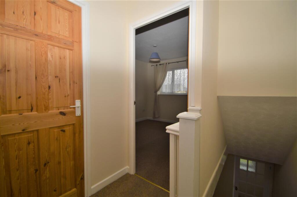 98 Watch Elm Close (9).jpg