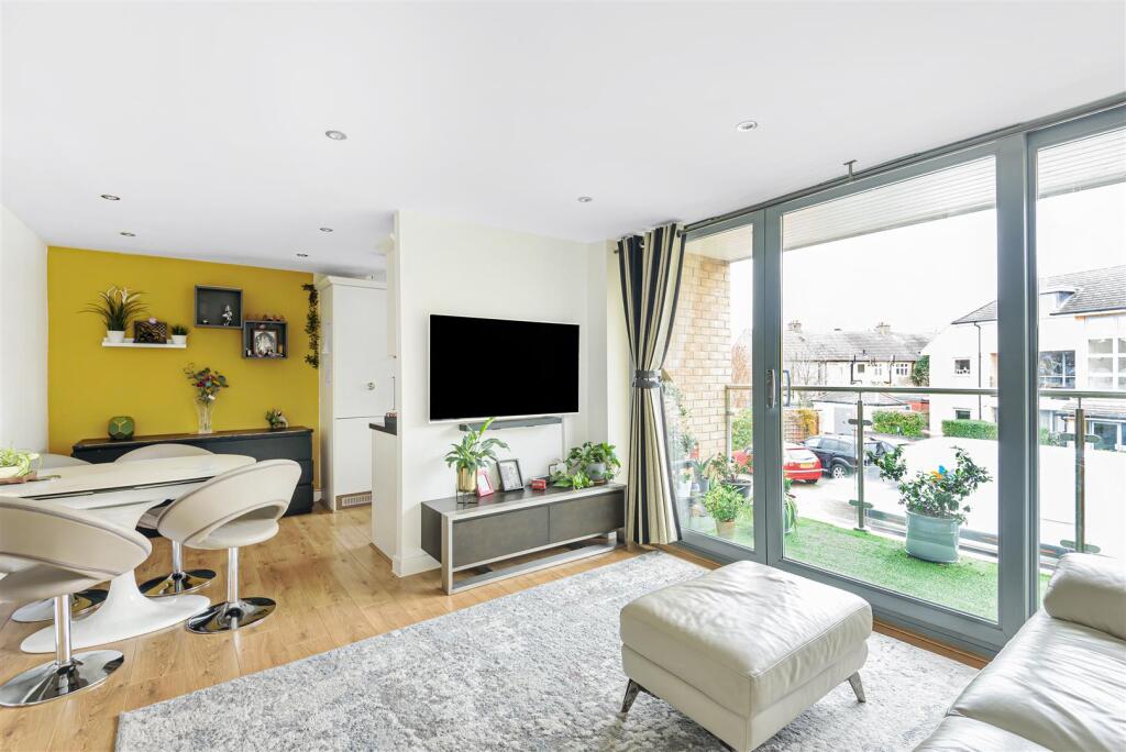 Southam Mews - Lounge 1.jpg