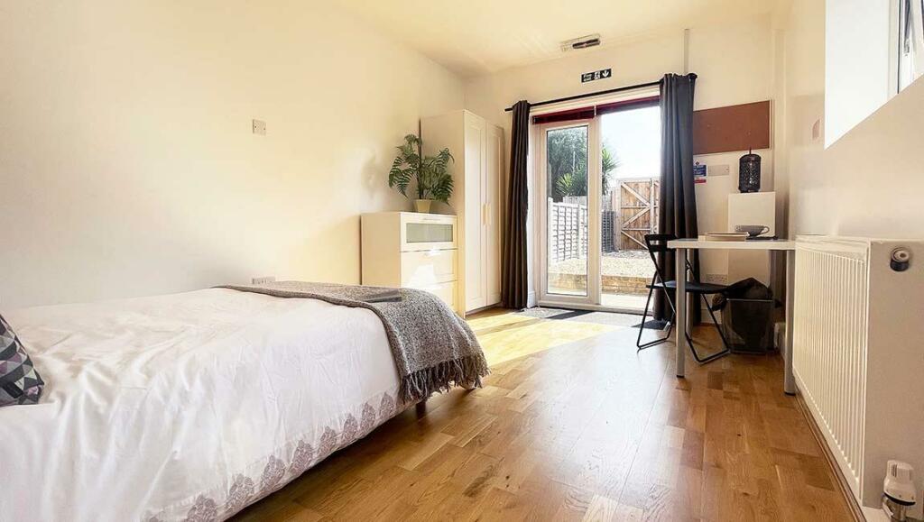 6-bed-student-house-britannia-rd-north-2-portsmout