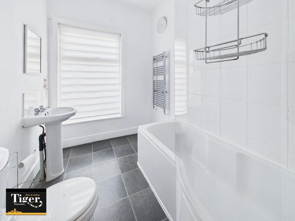 CAM02176G0-PR0779...