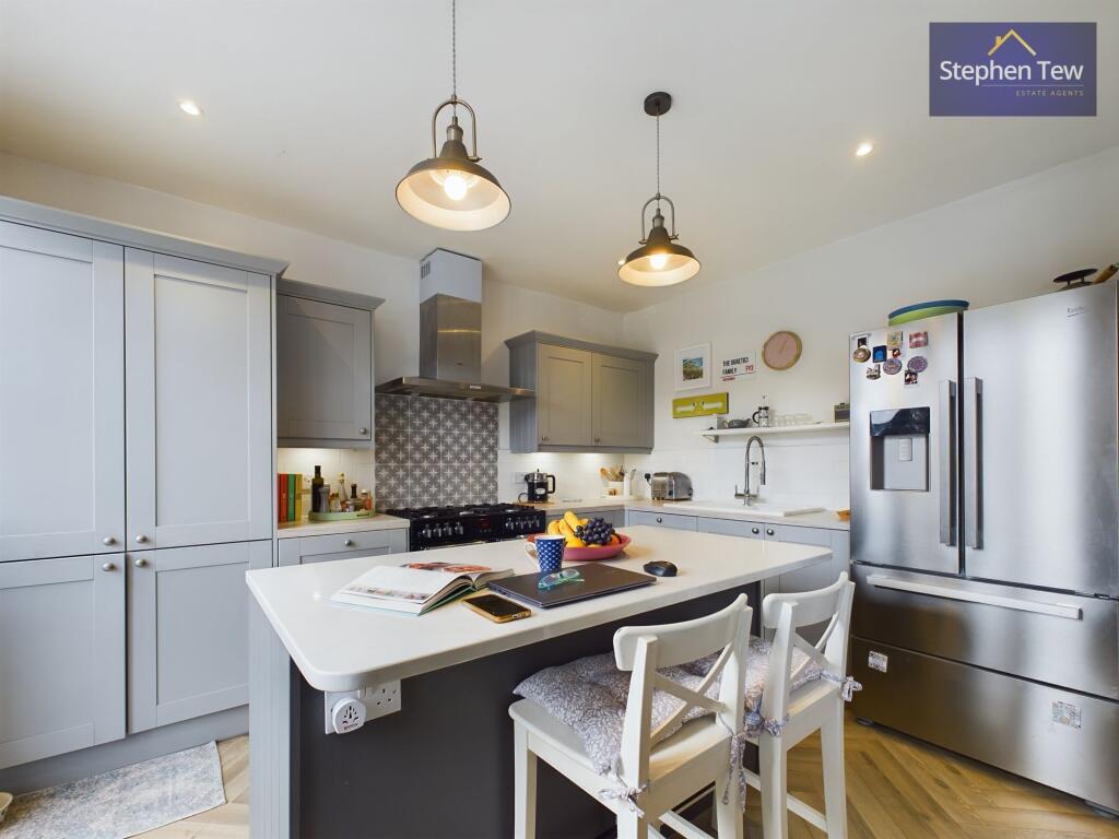 Kitchen/ Dining Room