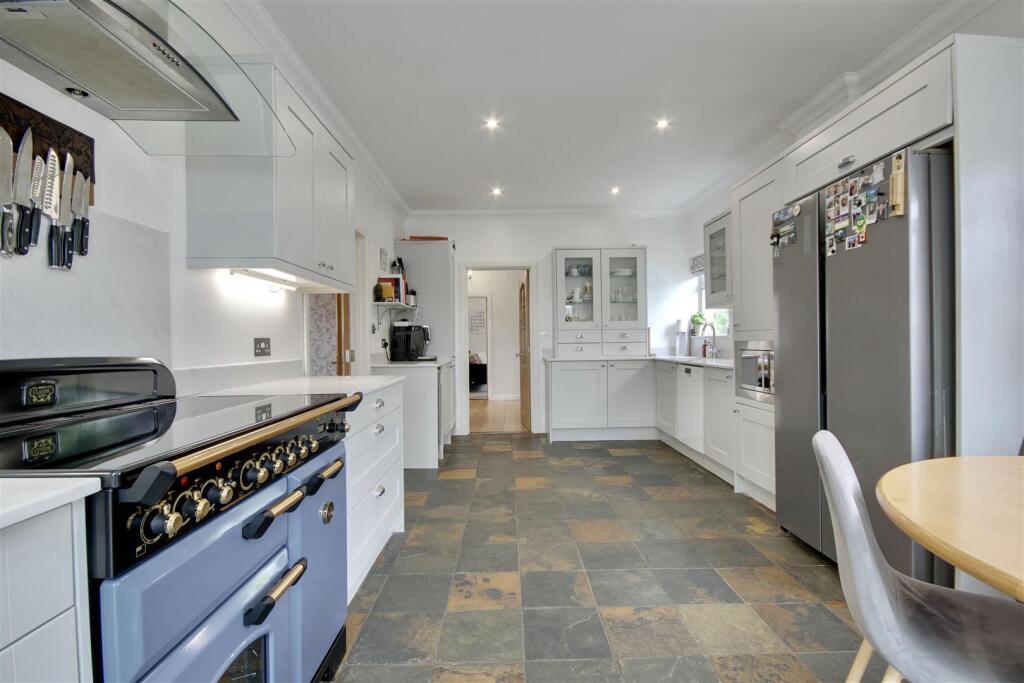 KITCHEN / BREAKFAST ROOM