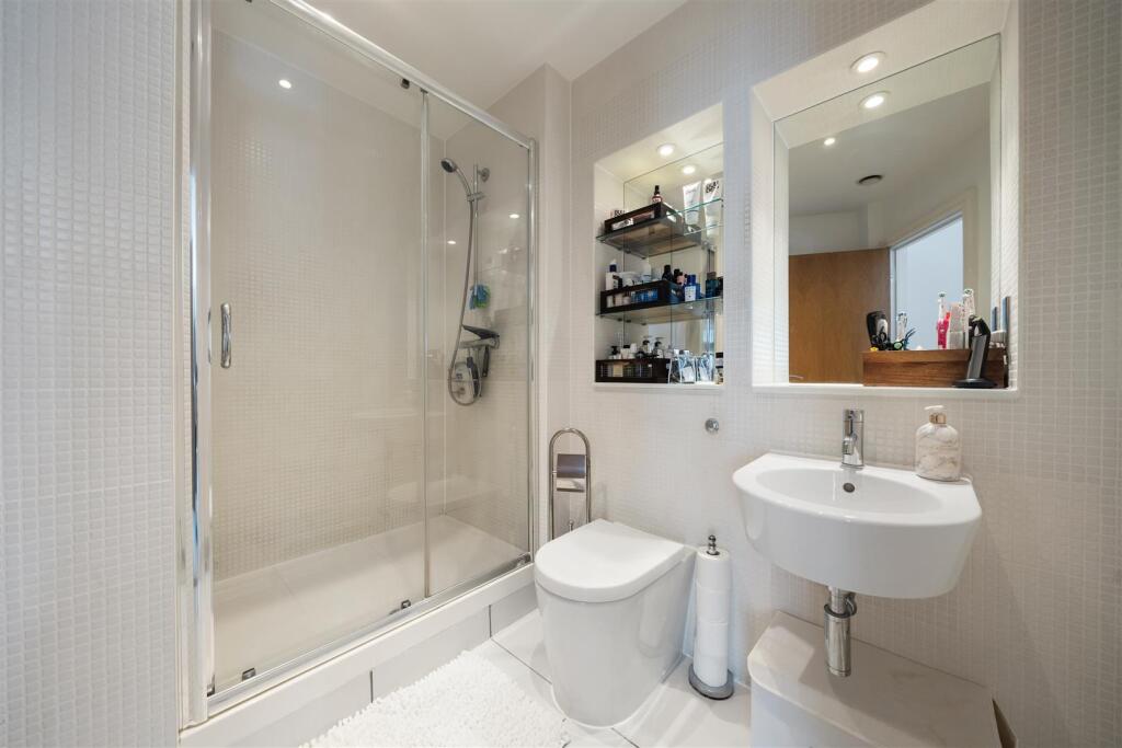 Flat 308, Zachary House SW9 0AF-No Watermark-2.jpg