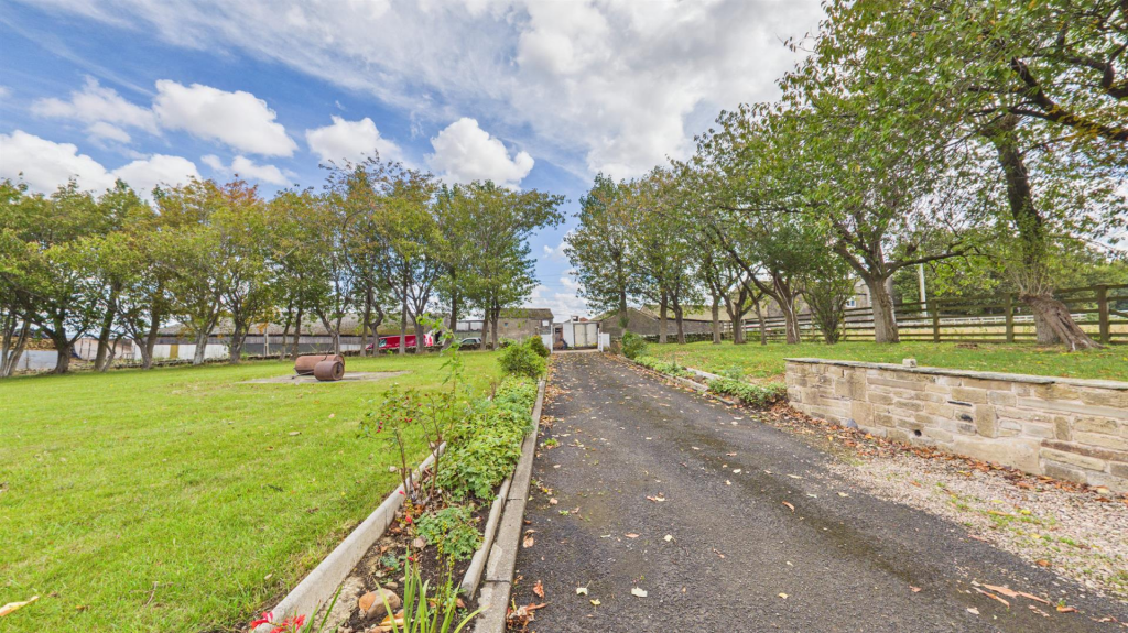 Externals - Pinfold Lane - Fixby (4).png