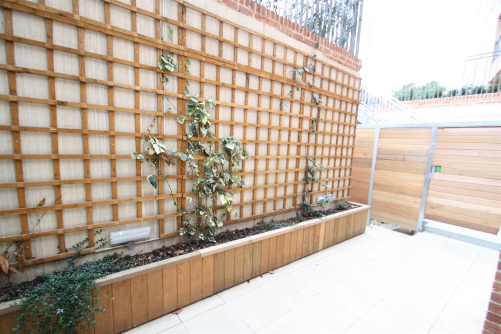 PRIVATE GARDEN