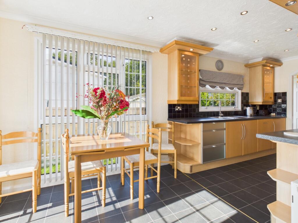 KITCHEN DINING ROOM