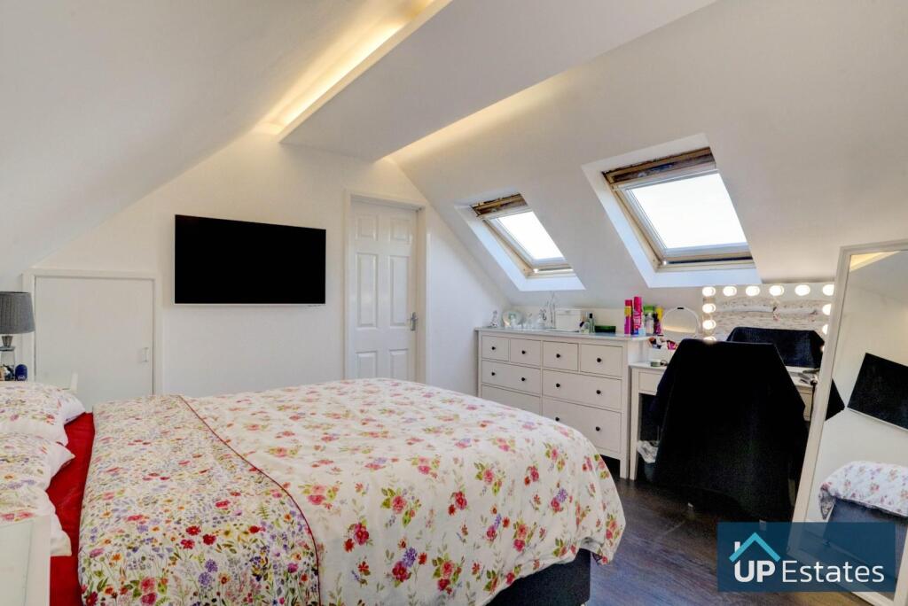 LOFT ROOM